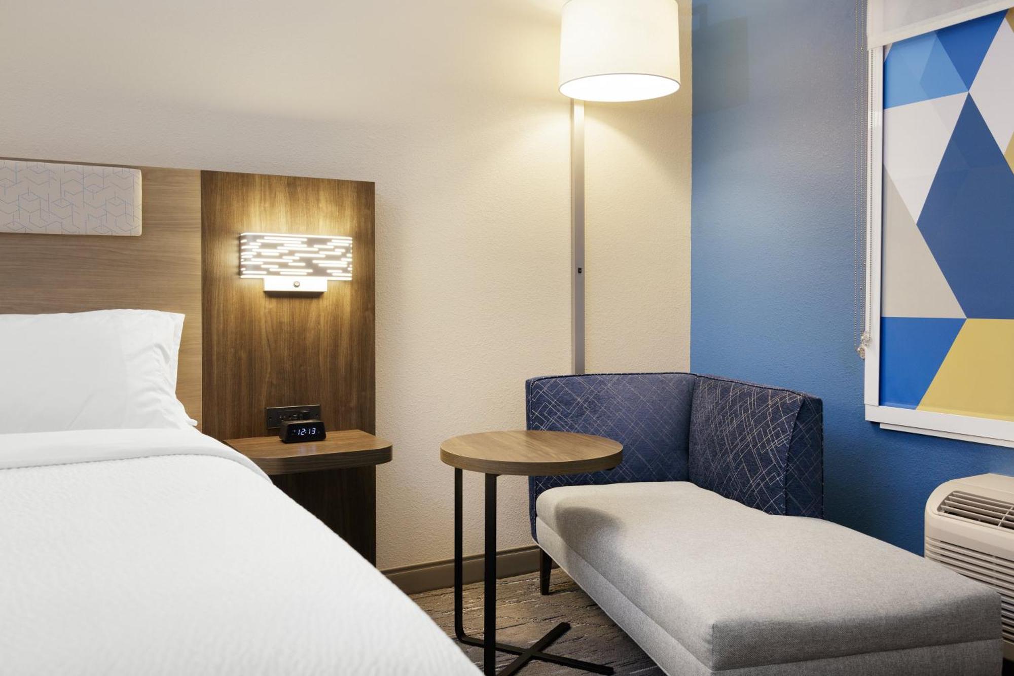 Holiday Inn Express Hotel & Suites Manchester - Airport By Ihg Экстерьер фото